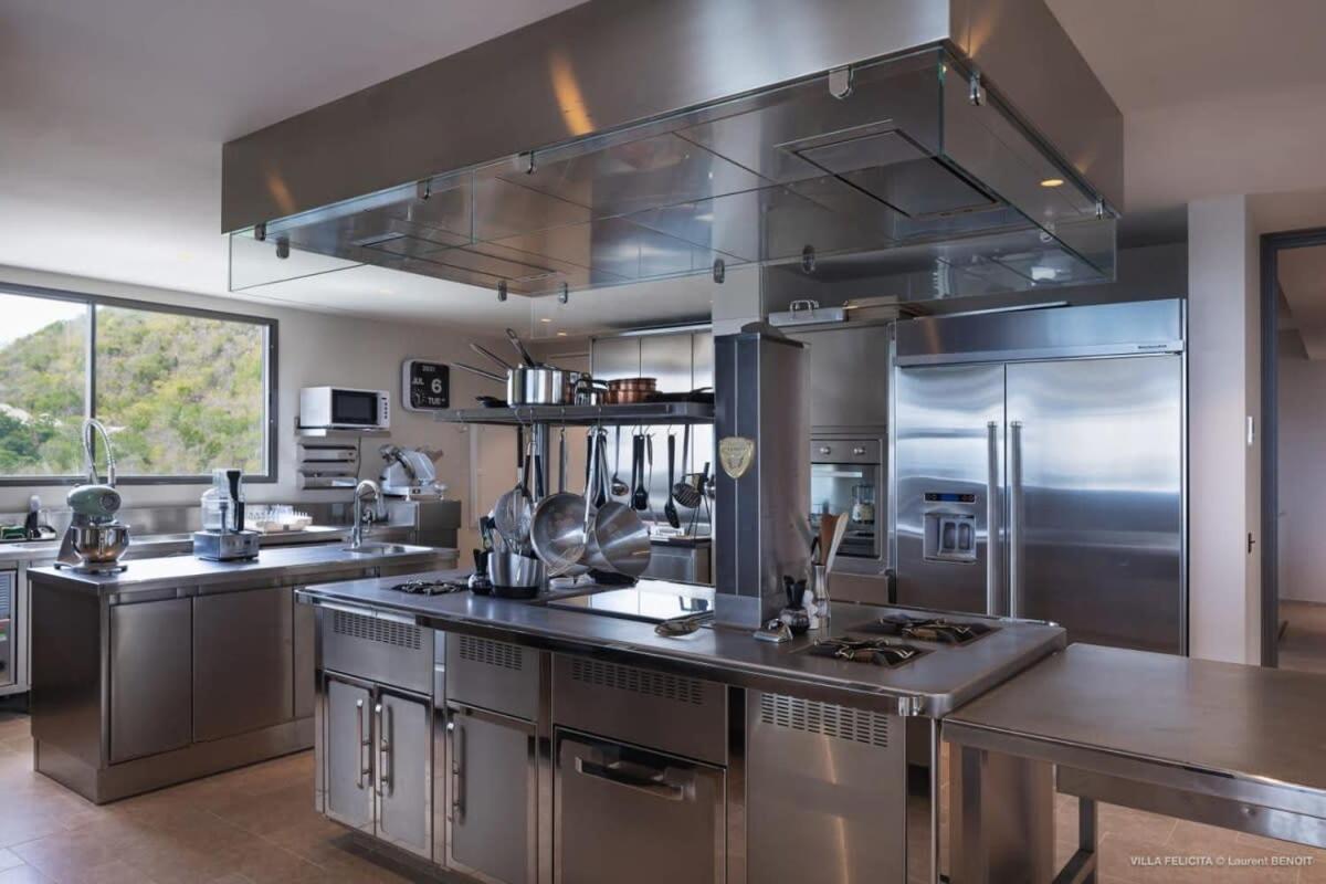 On A Hill Side Villa With Superb Amenities St. Barthelemy Exterior photo