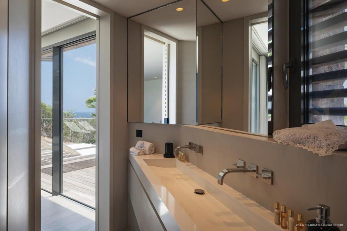 On A Hill Side Villa With Superb Amenities St. Barthelemy Exterior photo
