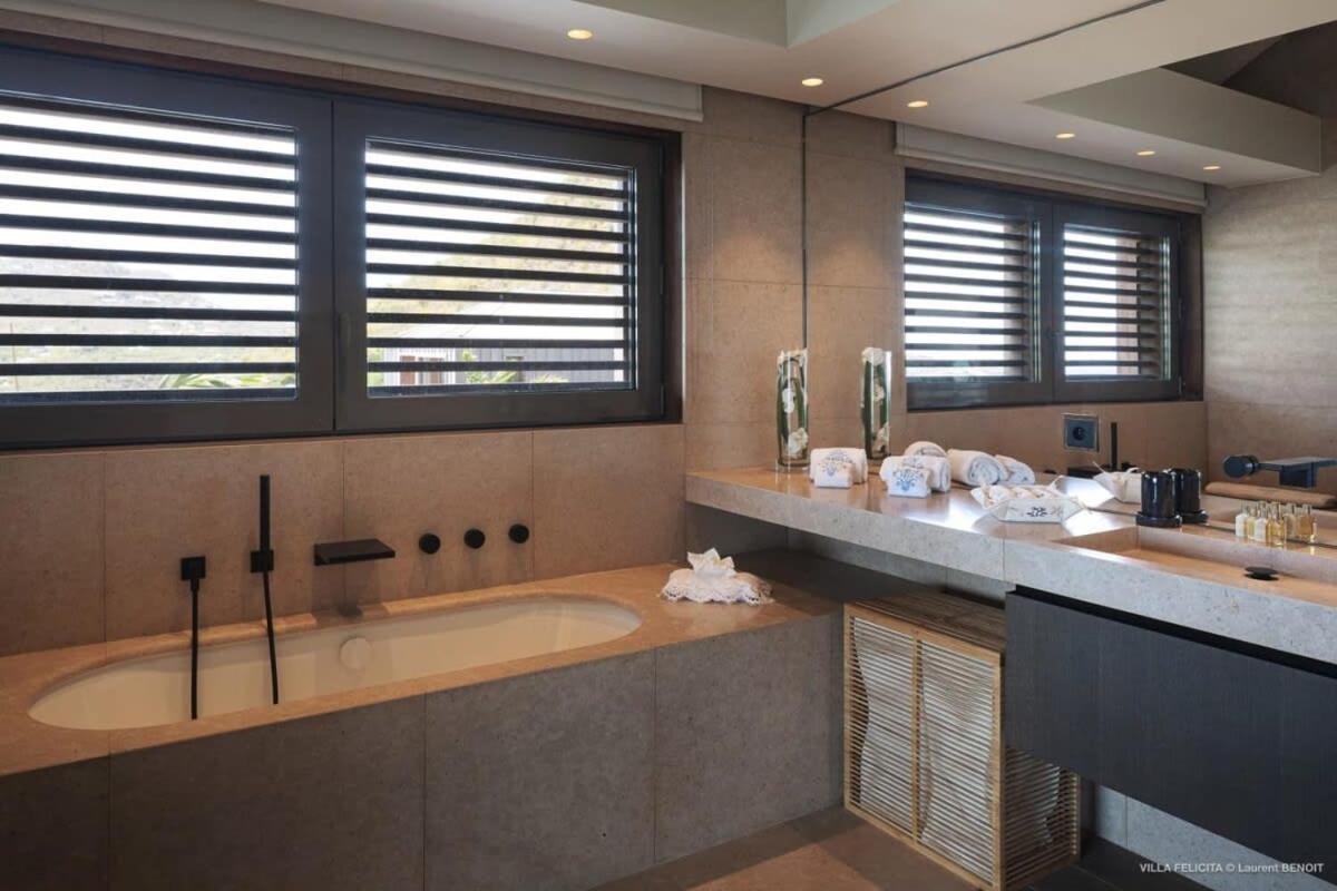 On A Hill Side Villa With Superb Amenities St. Barthelemy Exterior photo